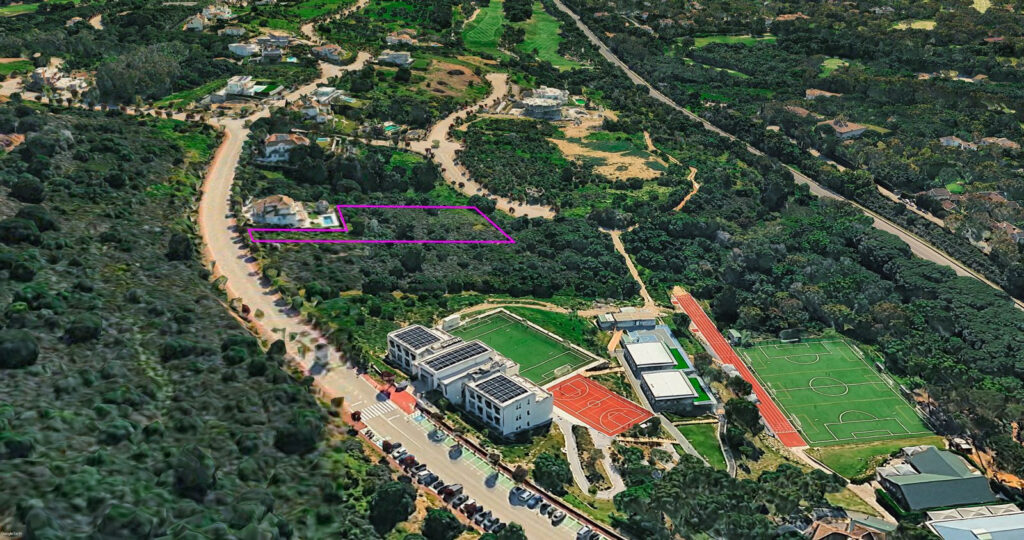 Spacious plot La Reserva In Sotogrande