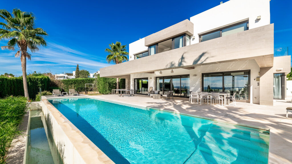 Modern Villa with Spectacular Sea Views Right on the Golf Course In Los Flamingos Golf