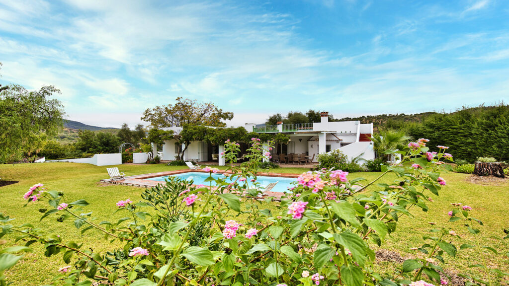 Charming  Finca with Private Pool, Solarium, BBQ and Orchard  in San Pablo de Buceite In San Pablo de Buceite