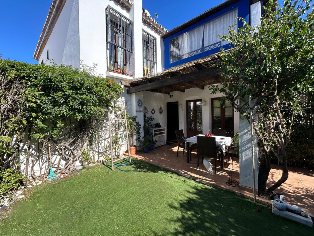 Cozy, sunny, Andalusian, close to the beach In Benamara