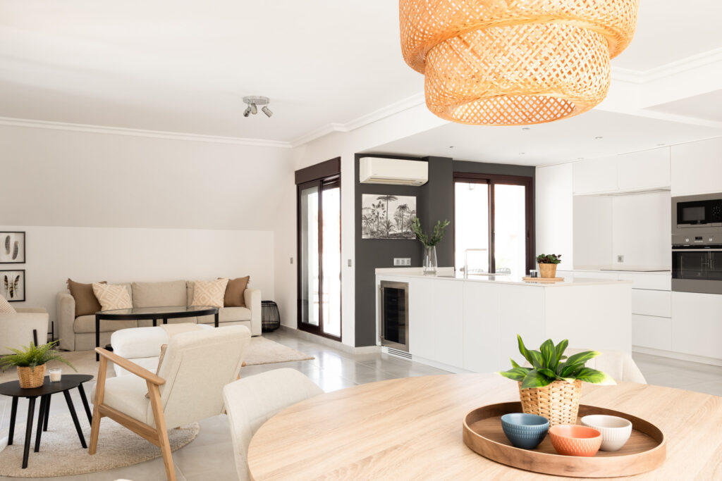 Discover this stunning duplex penthouse in the heart of Nueva Andalucía In La Maestranza