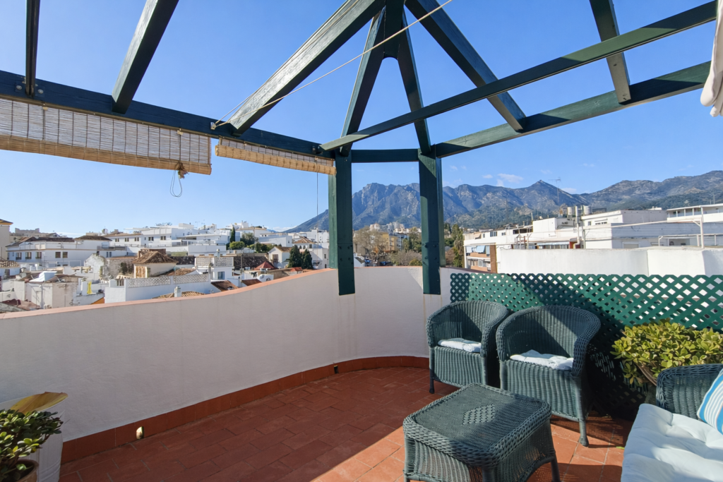 Penthouse with Two Spacious Terraces and Panoramic Views Steps from the Beach in the Heart of Marbella In Casco antiguo
