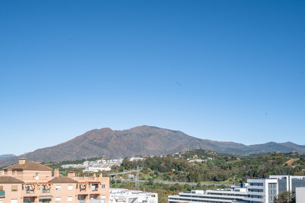 4-bedroom apartment with open views – La Lobilla, Estepona In Estepona Town