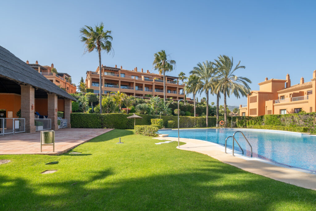 GROUND FLOOR WITH PRIVATE GARDEN IN FRONT OF BENATALAYA SCHOOL In Benatalaya