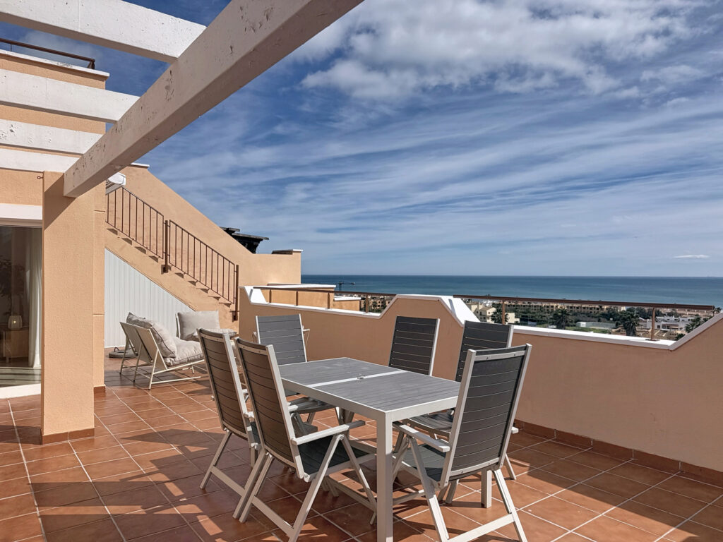 Penthouse with solarium, sea and golf views, La Duquesa (Manilva) In Doña Julia