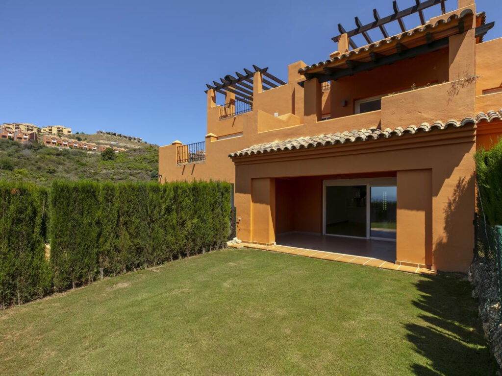 Luxury Town House in Paraíso Bellevue, Benahavis, Malaga In Paraíso Bellevue