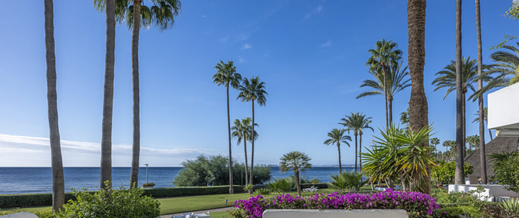Luxury 3-Bedroom Ground Floor Apartment on the Beachfront in Alcazaba Beach, Estepona In Alcazaba Beach