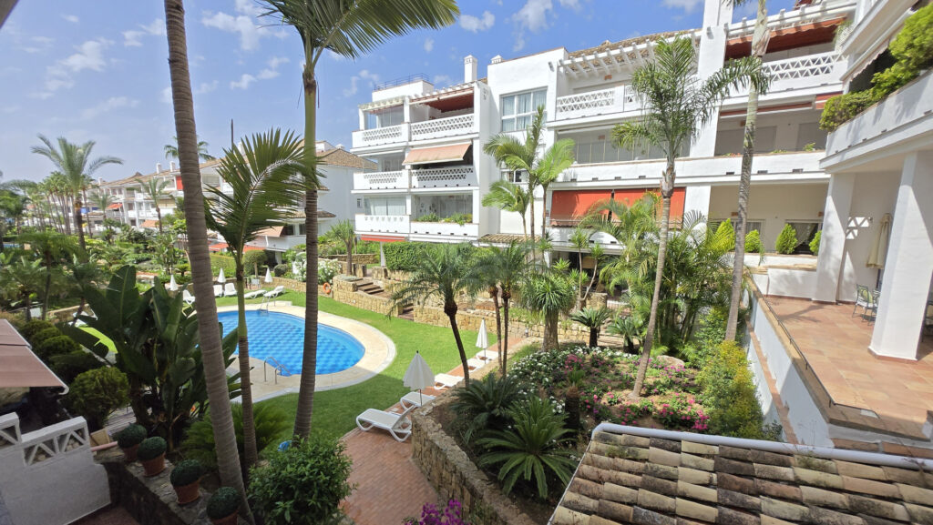 Beachside Apartment in Las Cañas Beach, Marbella Golden Mile In Las Cañas Beach