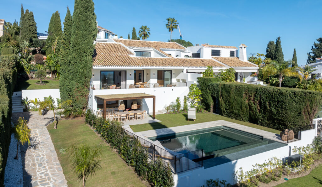 Elegant Renovated Villa with Panoramic Sea Views in El Paraíso Alto, Benahavís In Altos del Paraiso