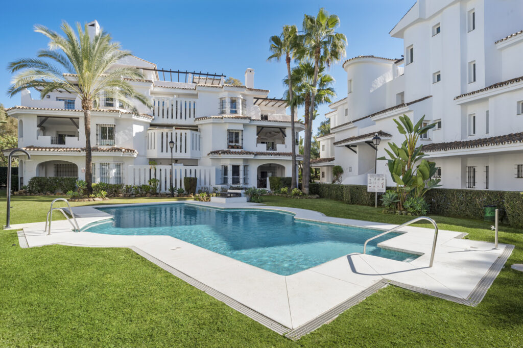 Nueva Andalucia Penthouse In Los Naranjos