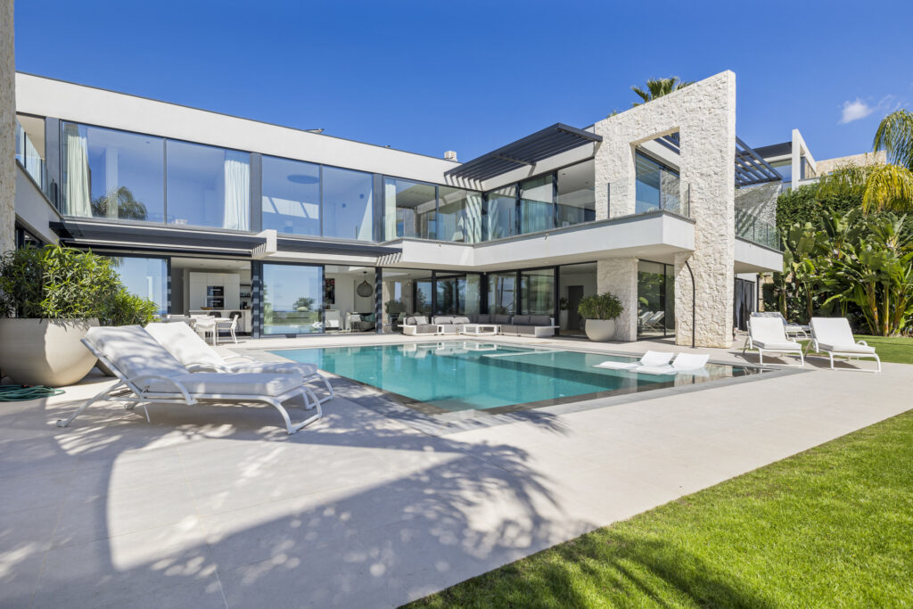 Panoramic Golf & Sea View Villa in Benahavís In La Alqueria