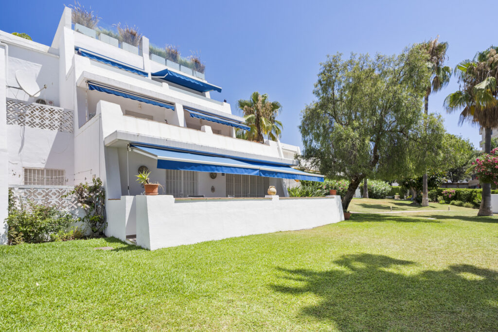 Spacious Ground-Floor Apartment In Nueva Andalucia