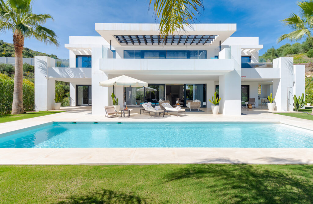 Luxury Villa with Panoramic Sea Views in Benahavís In Nueva Andalucia