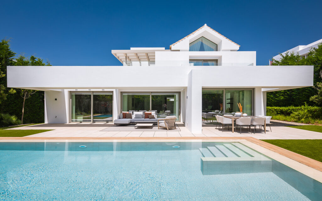Modern 5-Bedroom Villa for Sale in El Paraíso, New Golden Mile, Marbella In El Paraiso