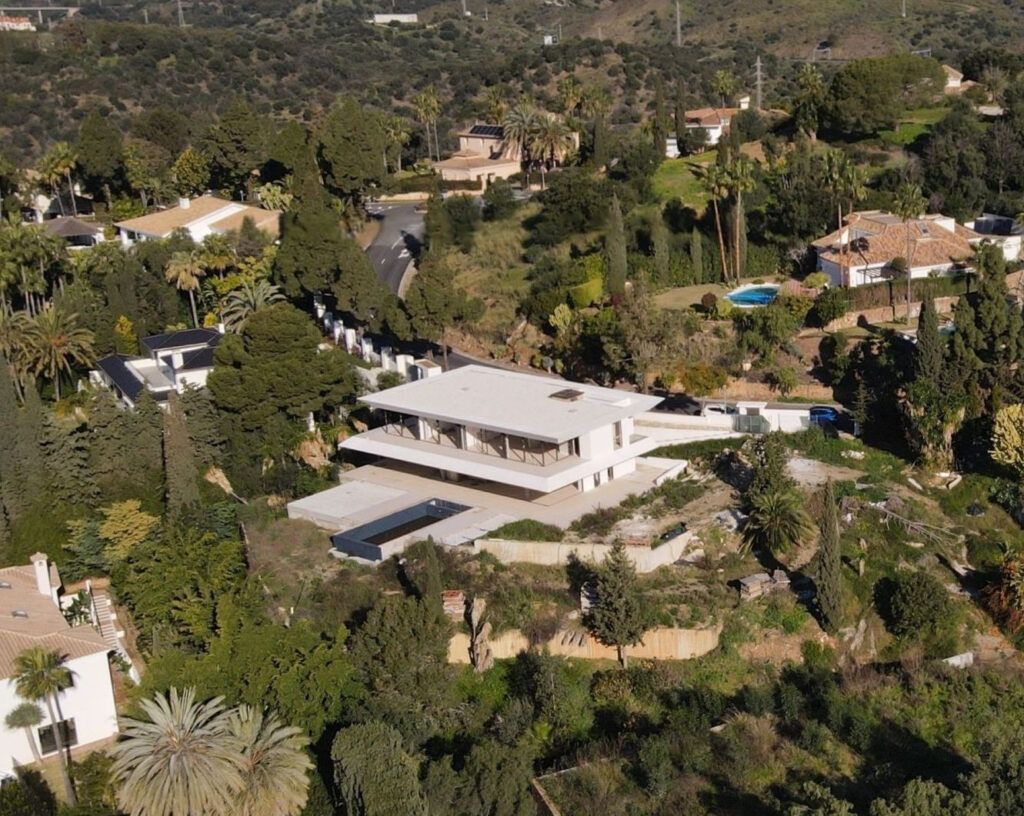 Contemporary Masterpiece with Panoramic Sea Views in Marbella In Marbella