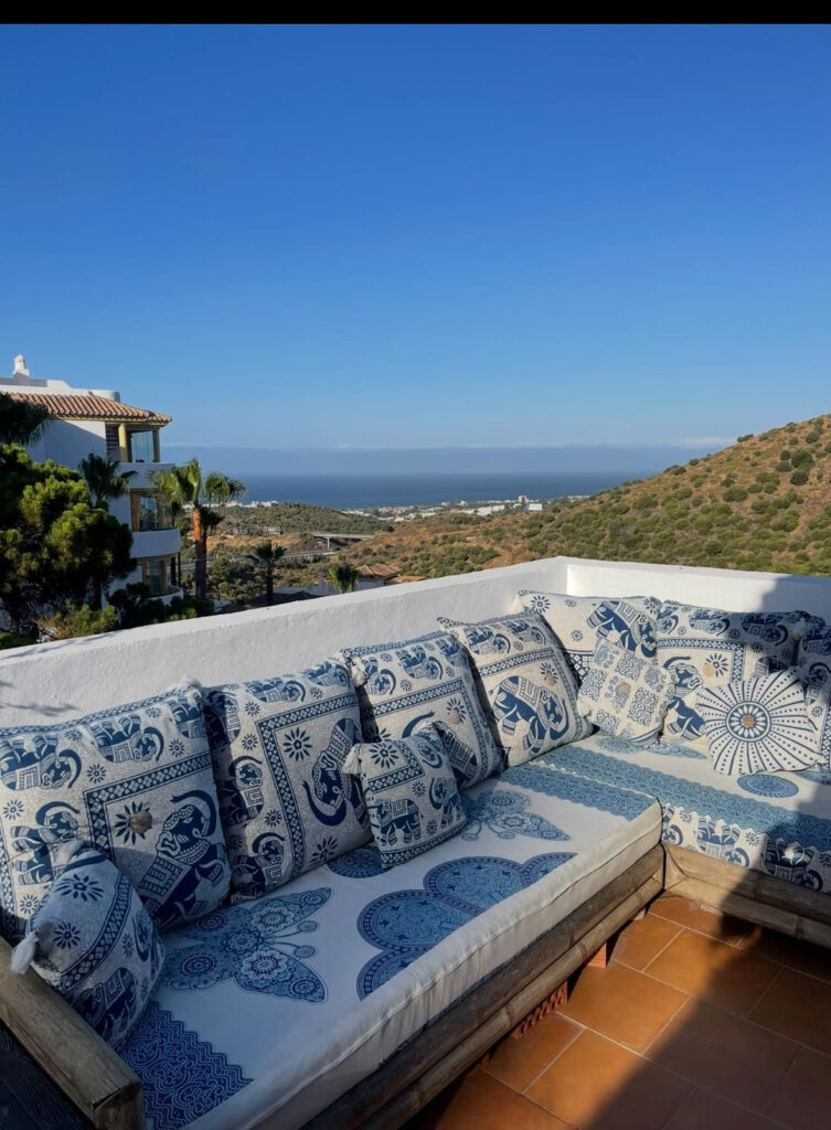 Penthouse with Panoramic Sea Views & 150m² Terrace – Costa del Sol In Calahonda