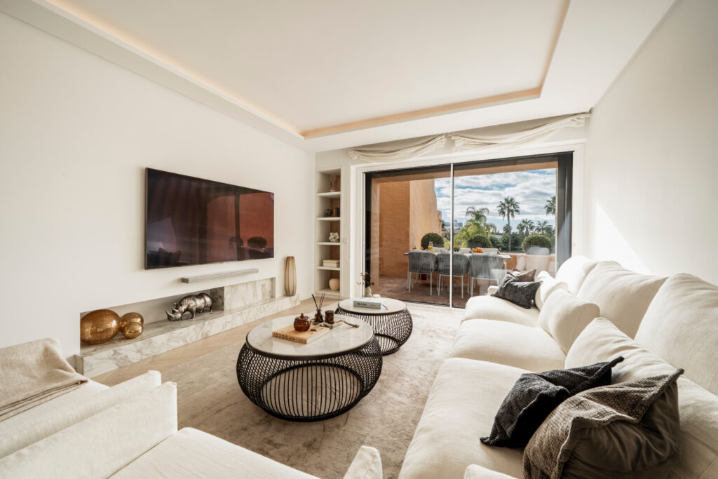 Modern Coastal-Inspired Duplex Penthouse in Gated Community In Benahavis