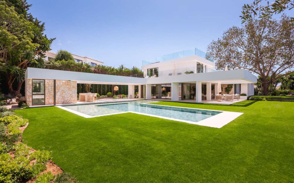 Key-Ready Luxury Villa in Nueva Andalucía In Marbella
