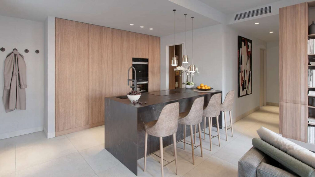 Modern 2-Bedroom Apartments with Rooftop Pool in Málaga In Fuengirola