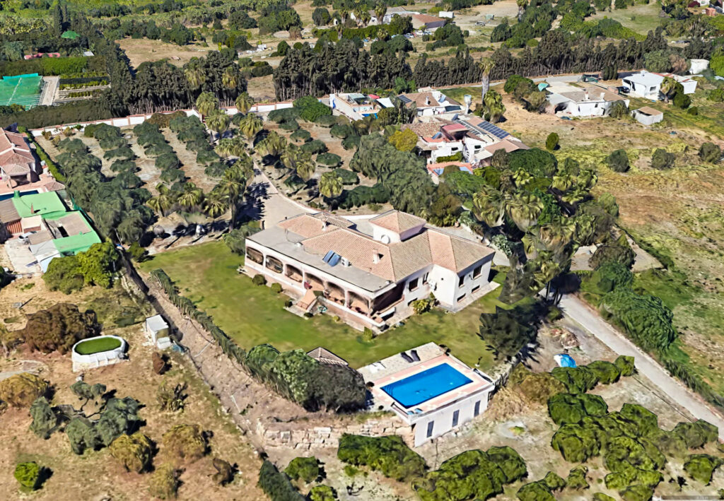 Exclusive Estate with views In El Padron In El Padron