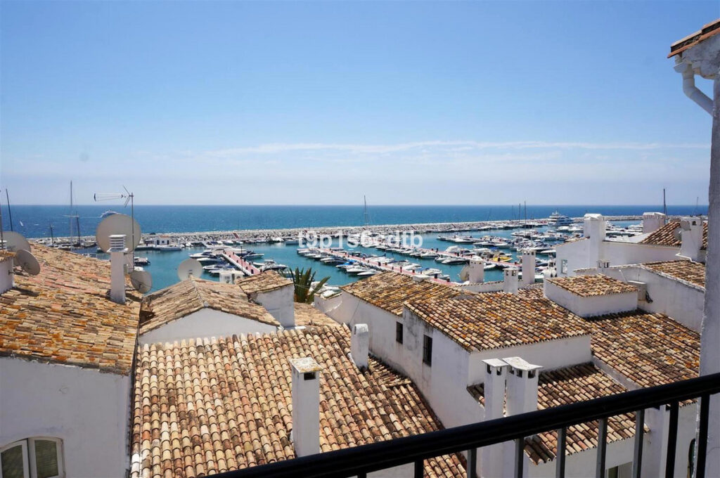 Middle Floor Apartment Puerto Banús