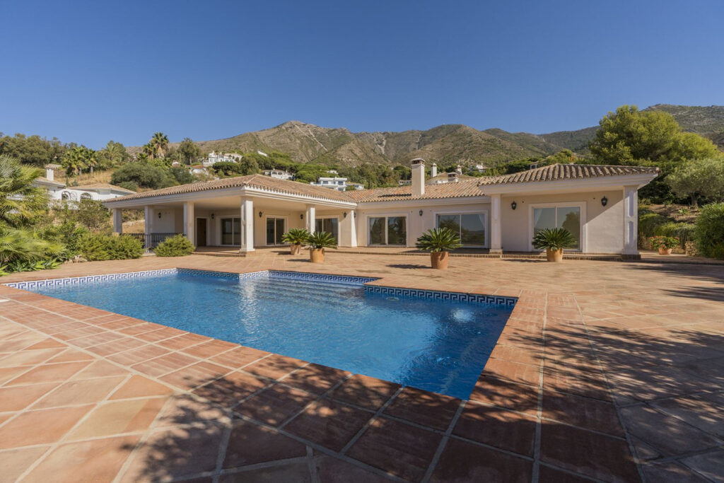 Detached Villa Valtocado