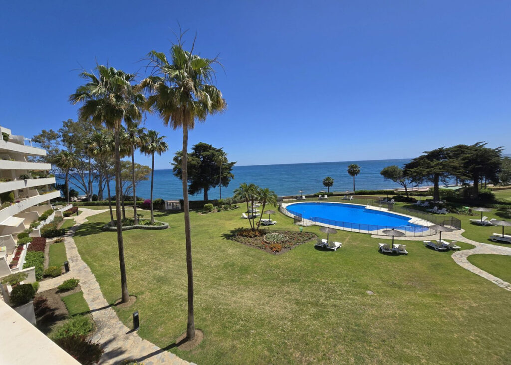 Middle Floor Apartment Estepona