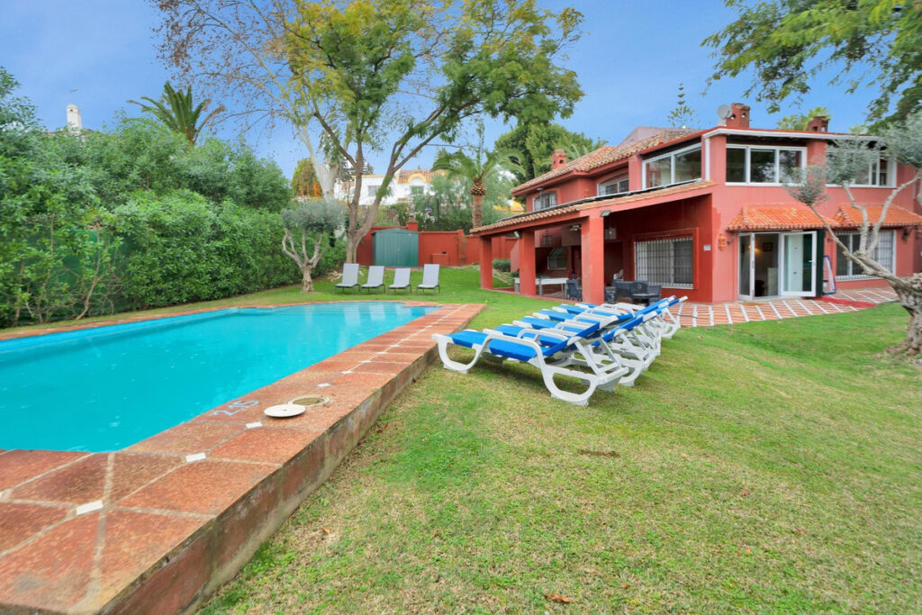 Detached Villa Elviria