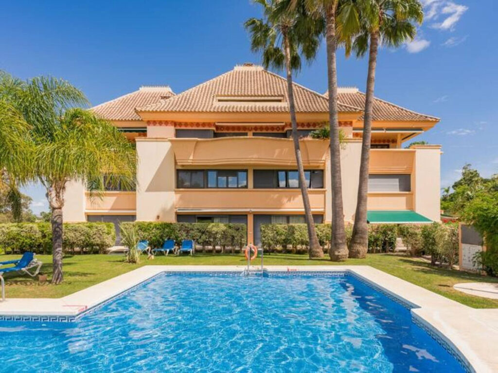 Middle Floor Apartment Nueva Andalucía