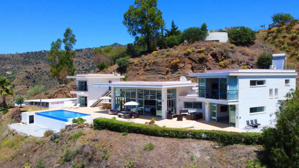 Detached Villa Sayalonga