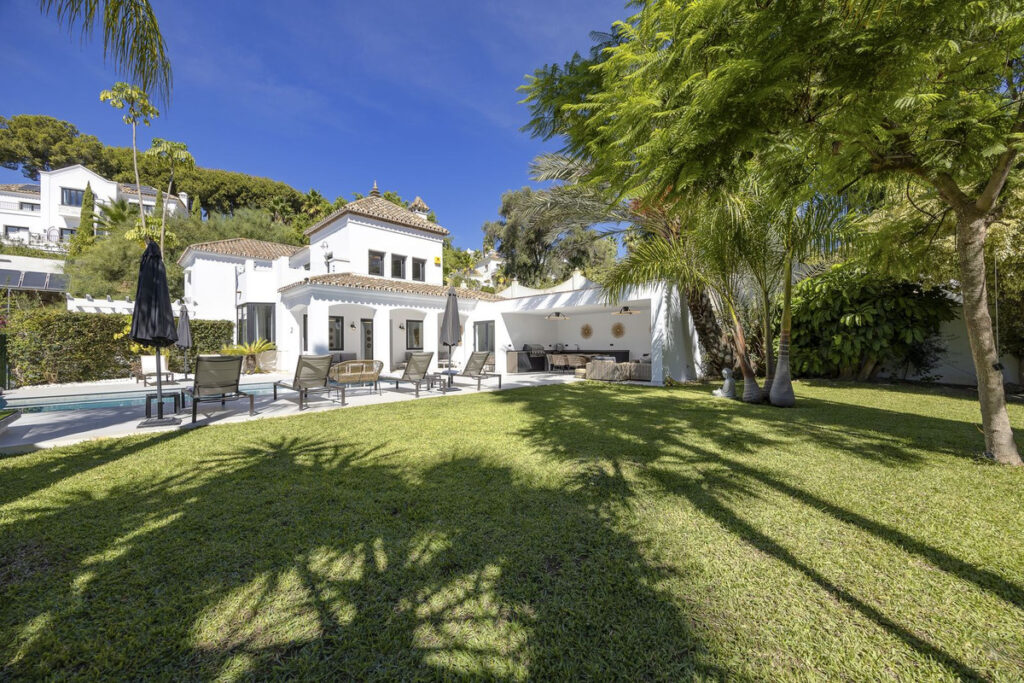 Detached Villa El Paraiso