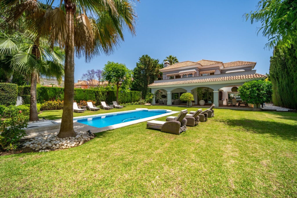 Detached Villa Nueva Andalucía
