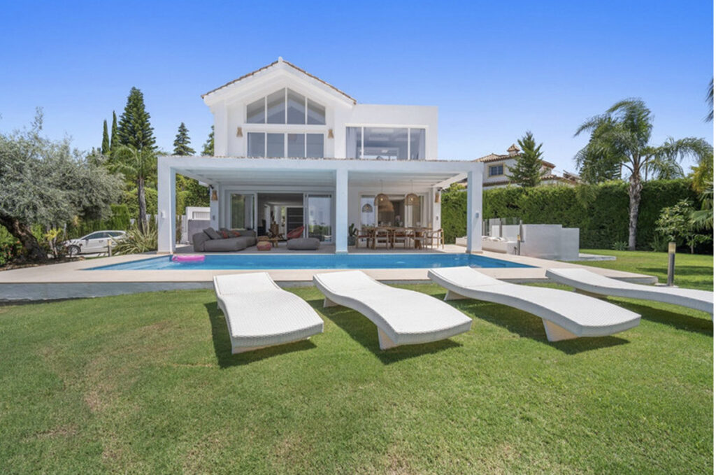 Detached Villa El Paraiso