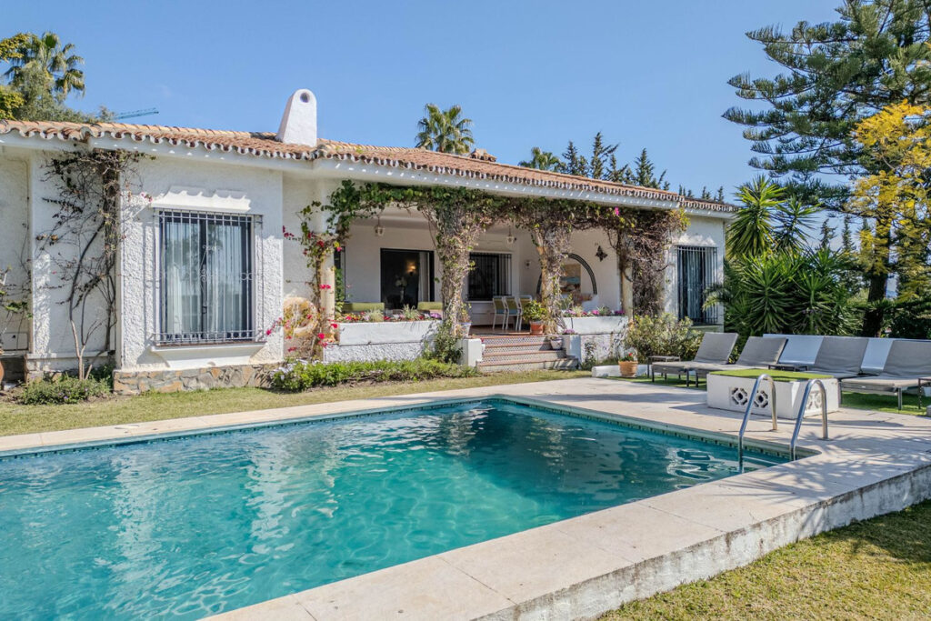 Detached Villa El Paraiso
