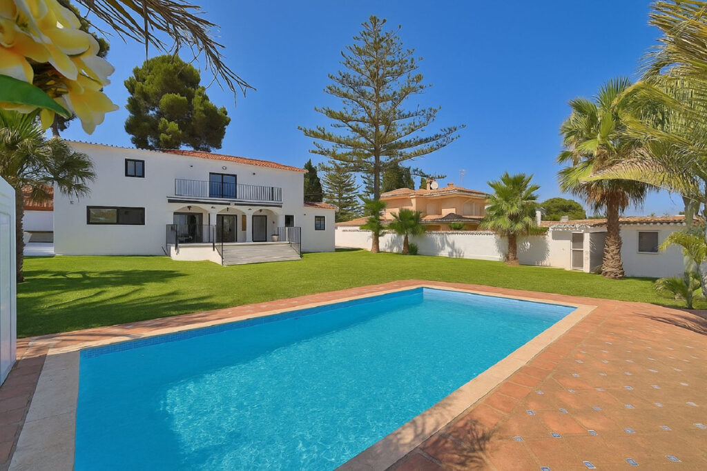 Detached Villa El Coto