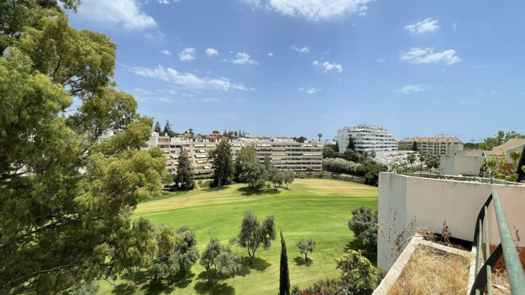 Top Floor Apartment Guadalmina Alta