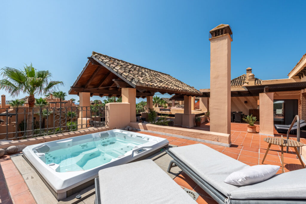 Beachside Penthouse with Panoramic Sea Views in Bahía Alcántara! In Bahia Alcantara