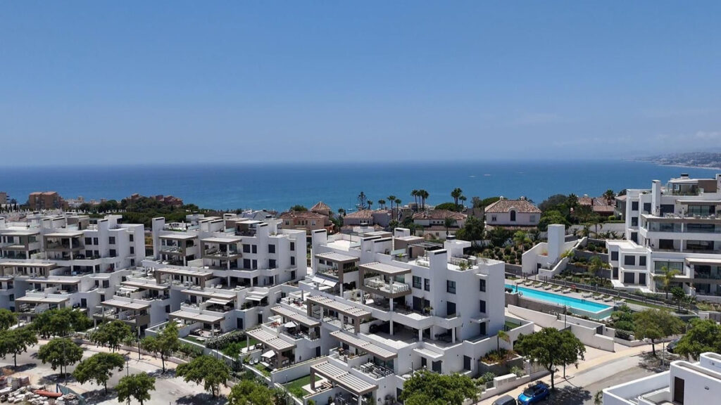 Middle Floor Apartment Estepona