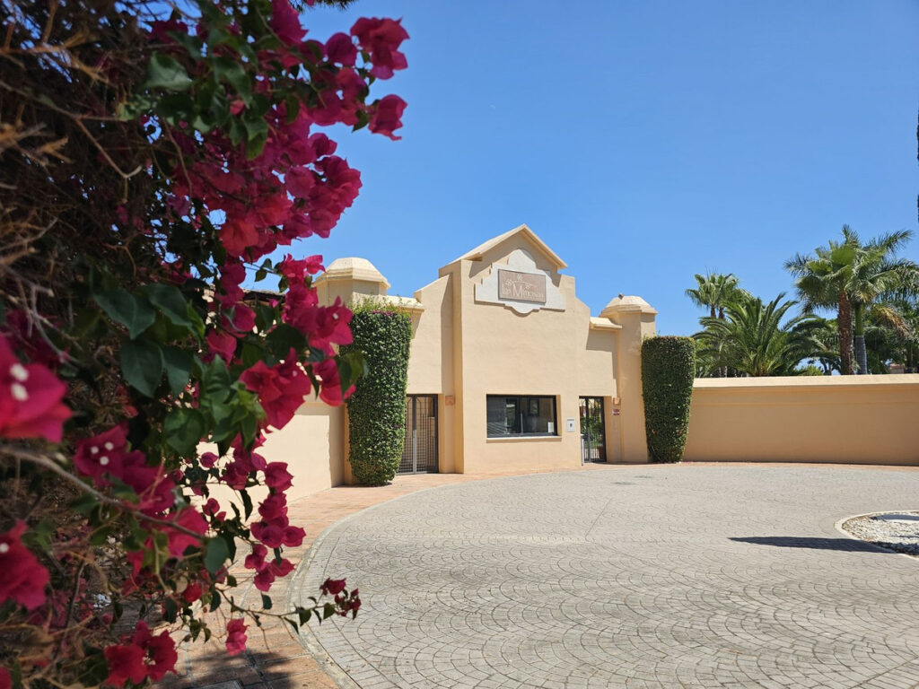 Middle Floor Apartment Puerto Banús