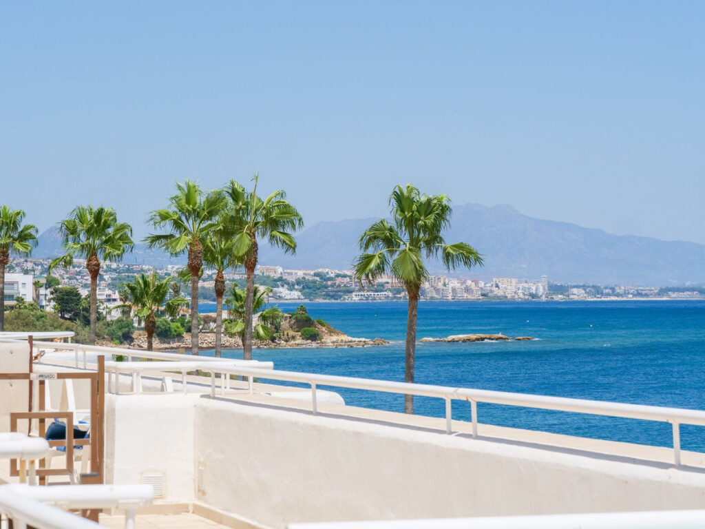 Middle Floor Apartment Estepona