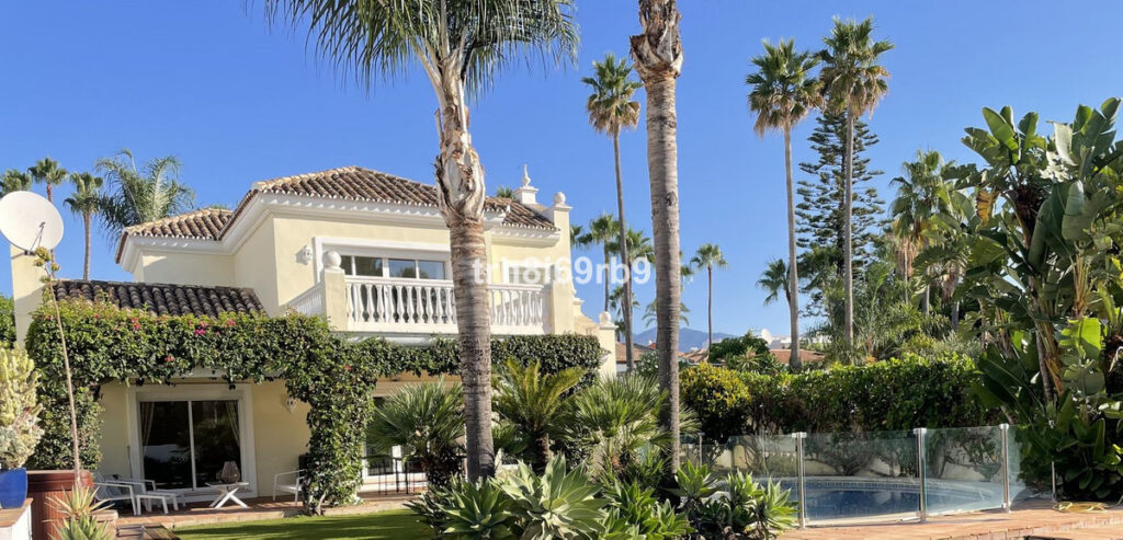 Detached Villa New Golden Mile