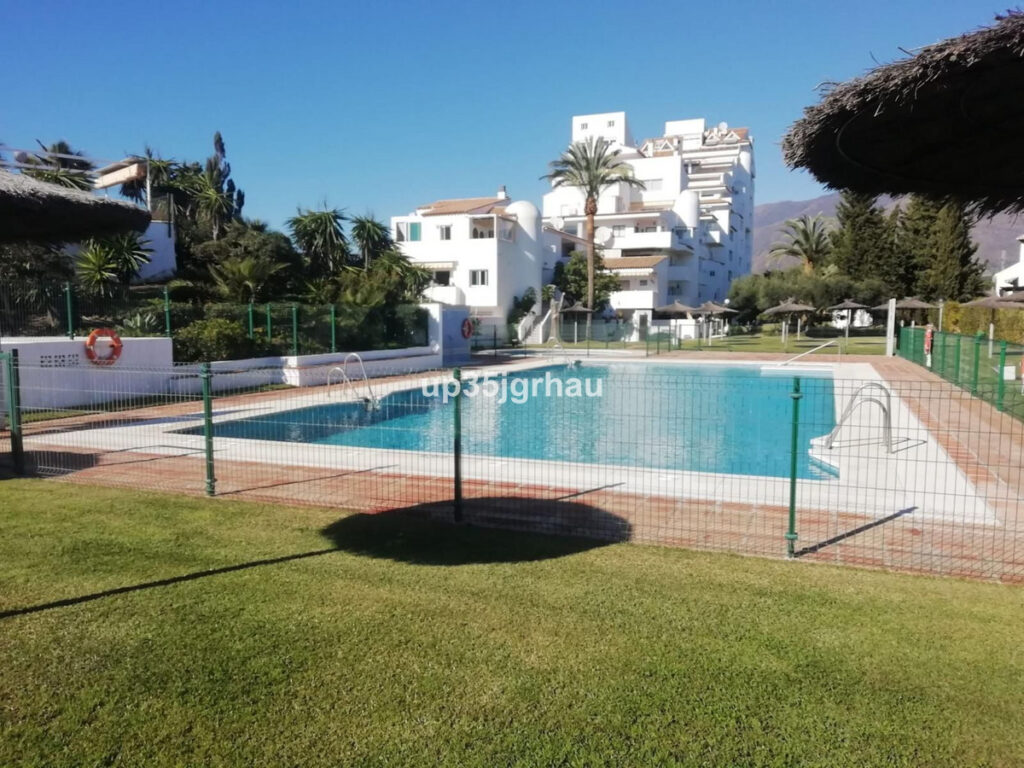 Middle Floor Apartment Estepona
