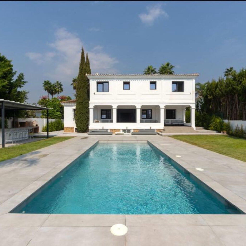 Detached Villa Nueva AndalucÃa