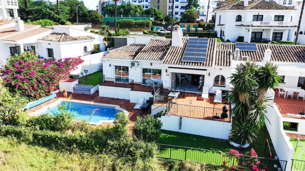 Semi-Detached House La Duquesa