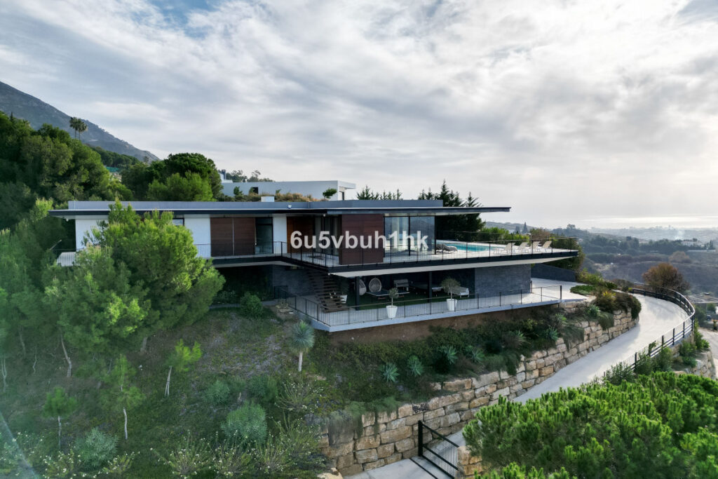 Detached Villa Valtocado