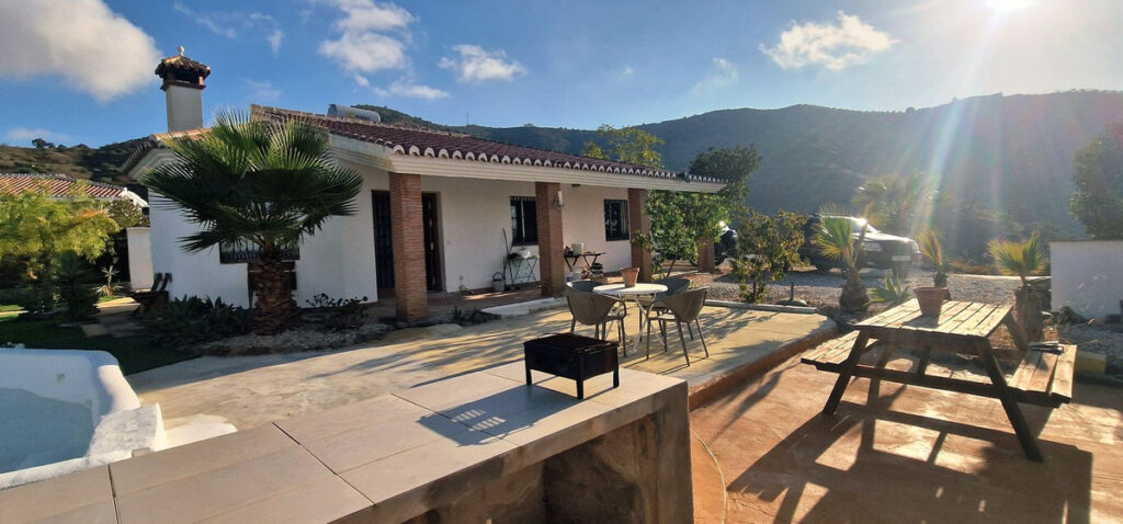 Detached Villa Arenas
