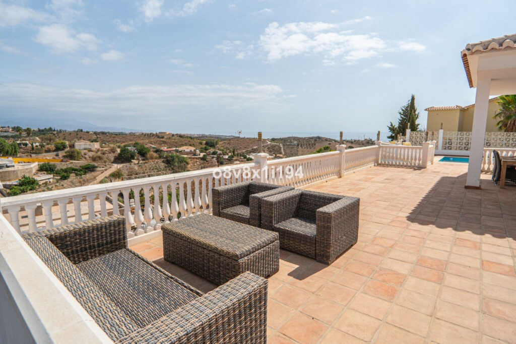 Detached Villa Benajarafe