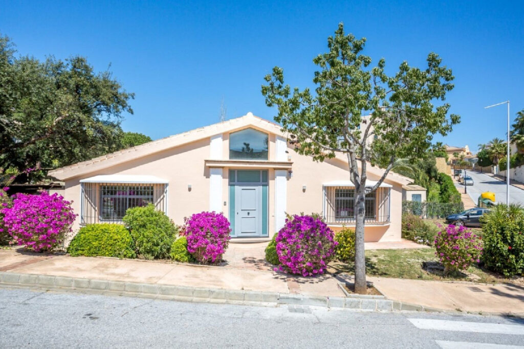 Detached Villa Elviria