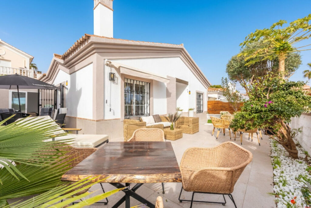 Detached Villa La Duquesa