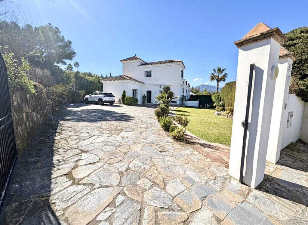 Detached Villa Nueva Andalucía